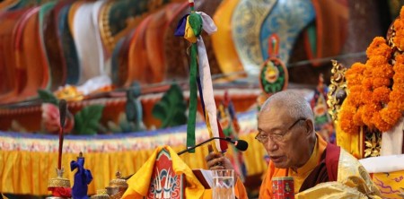 Thực hành bên trong là phương pháp trì tụng và đón nhận quán đỉnh