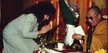 Lòng bi mẫn là các đối trị vững bền duy nhất cho nỗi khổ đau