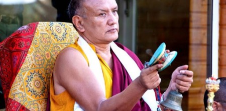 Theo dấu chân Phật