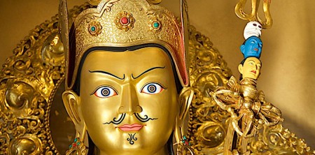 Không gây thêm đau khổ trong hiện tại