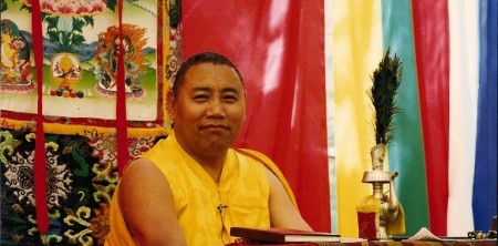 Bóng tối trải dài của buổi hoàng hôn